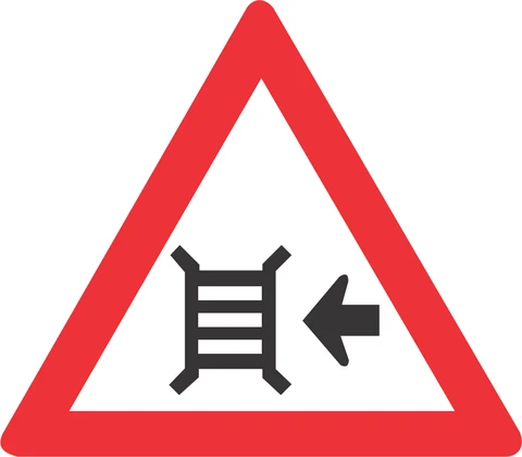 Motor gate (right) road sign